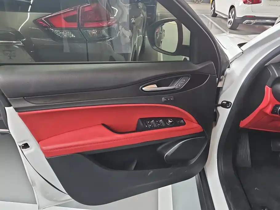 Alfa Romeo Stelvio — миниатюра 7