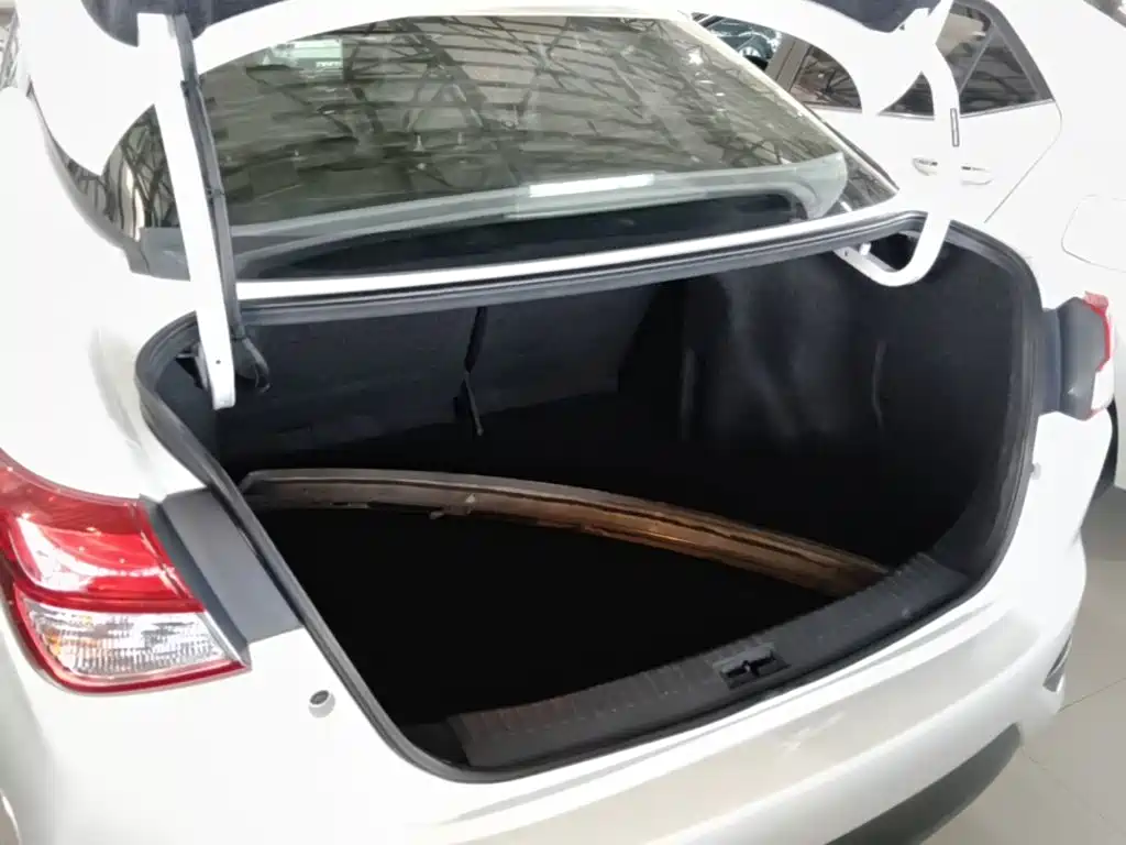 Nissan Bluebird — миниатюра 19
