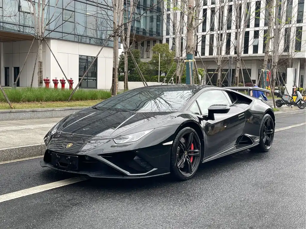 LAMBORGHINI HURACÁN
