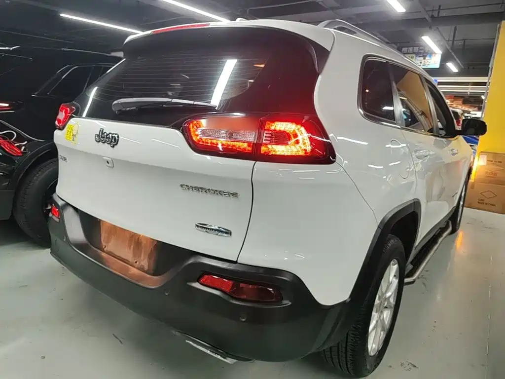 Jeep Cherokee — миниатюра 7