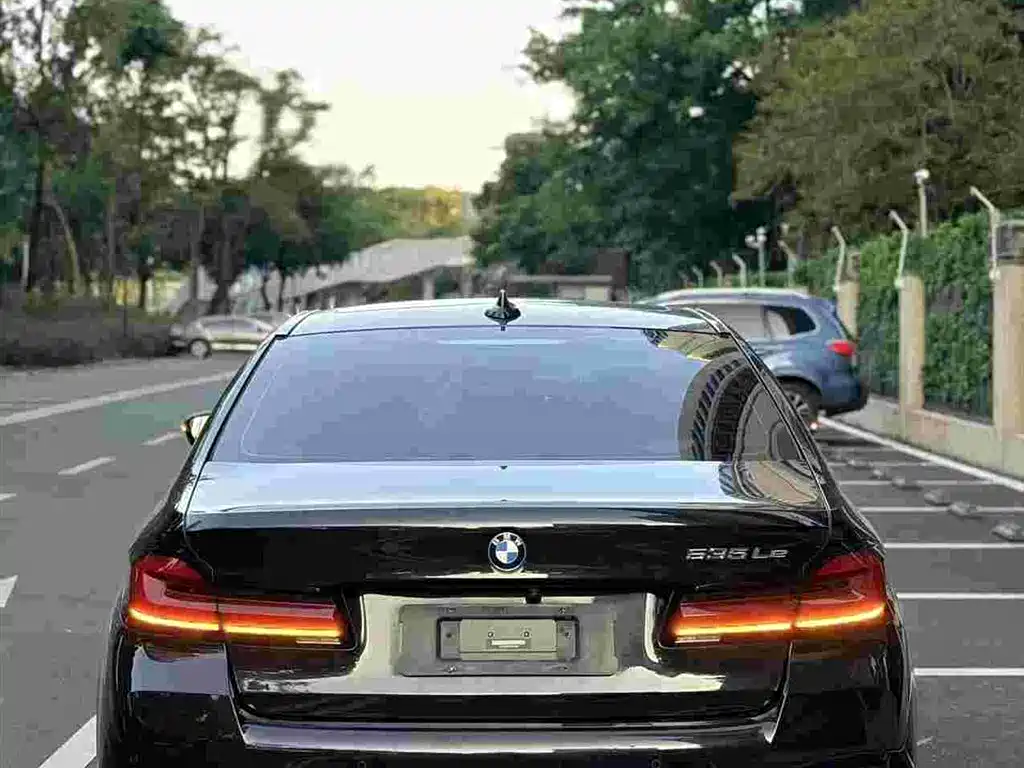 BMW 5 Series New Energy — миниатюра 4