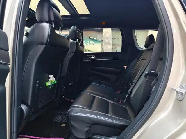 Jeep Grand Cherokee (Import) — миниатюра 12