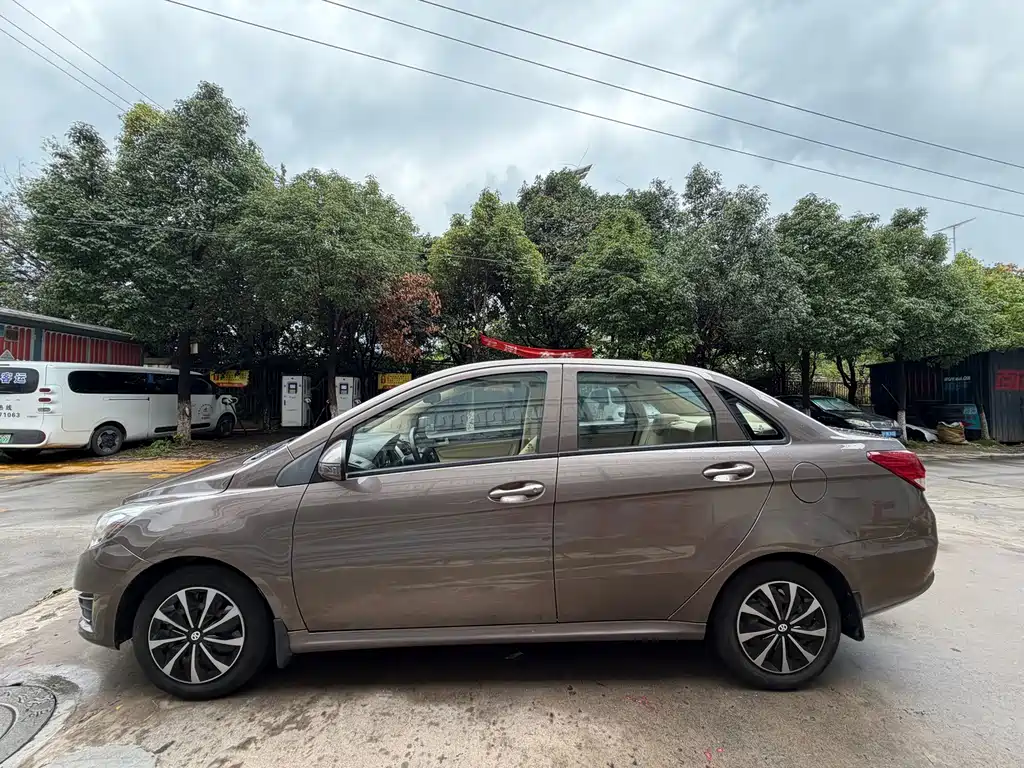 BAIC E-Series — миниатюра 5