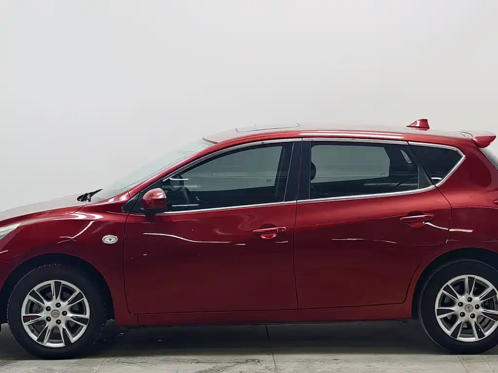 Nissan Tiida — миниатюра 7