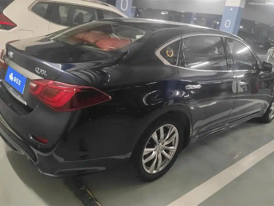 INFINITI Q70
