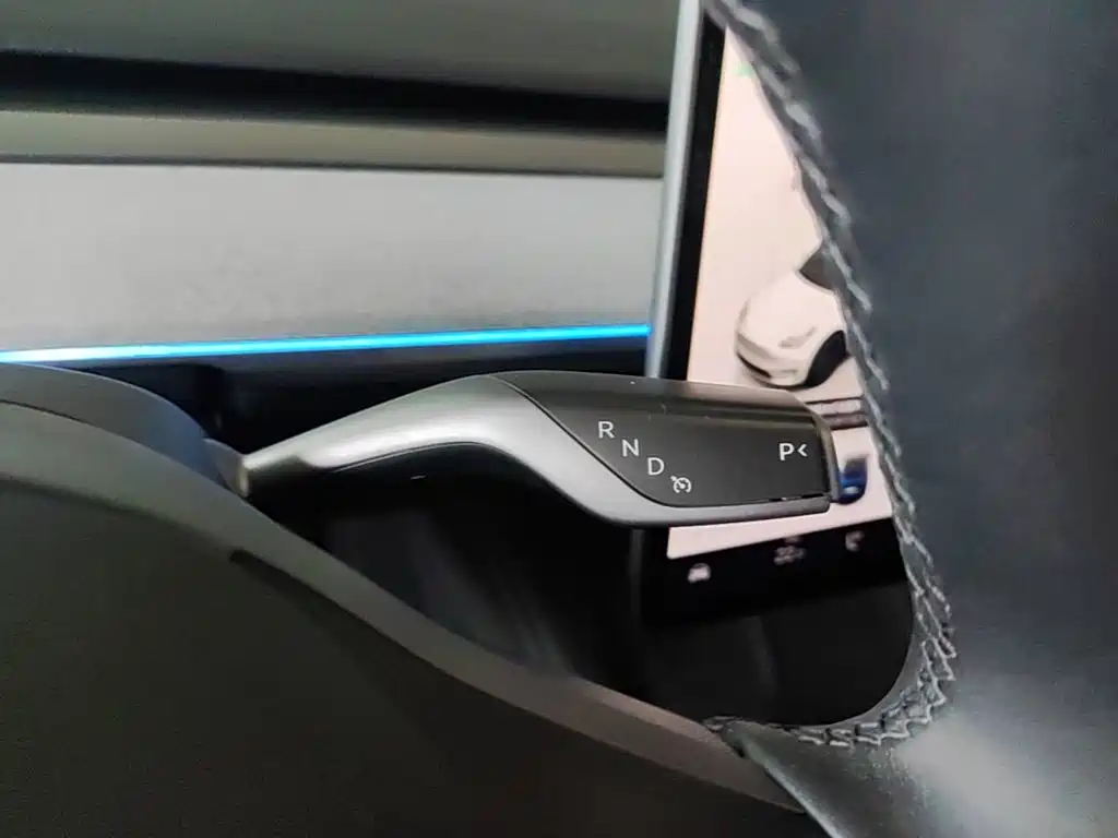 Tesla Model Y — миниатюра 14