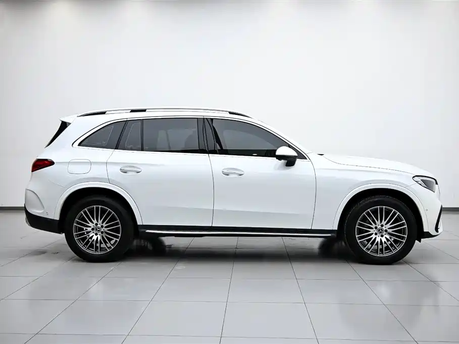 Mercedes-Benz GLC 2023 GLC 300 L 4MATIC 5 мест