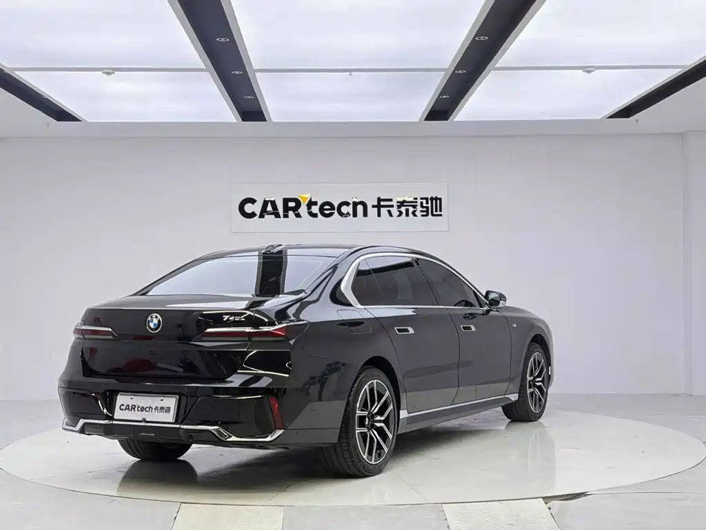 BMW 7 Series — миниатюра 5