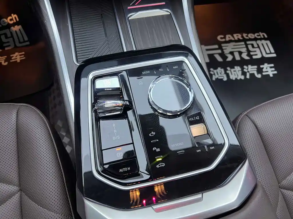 BMW 7 Series — миниатюра 24