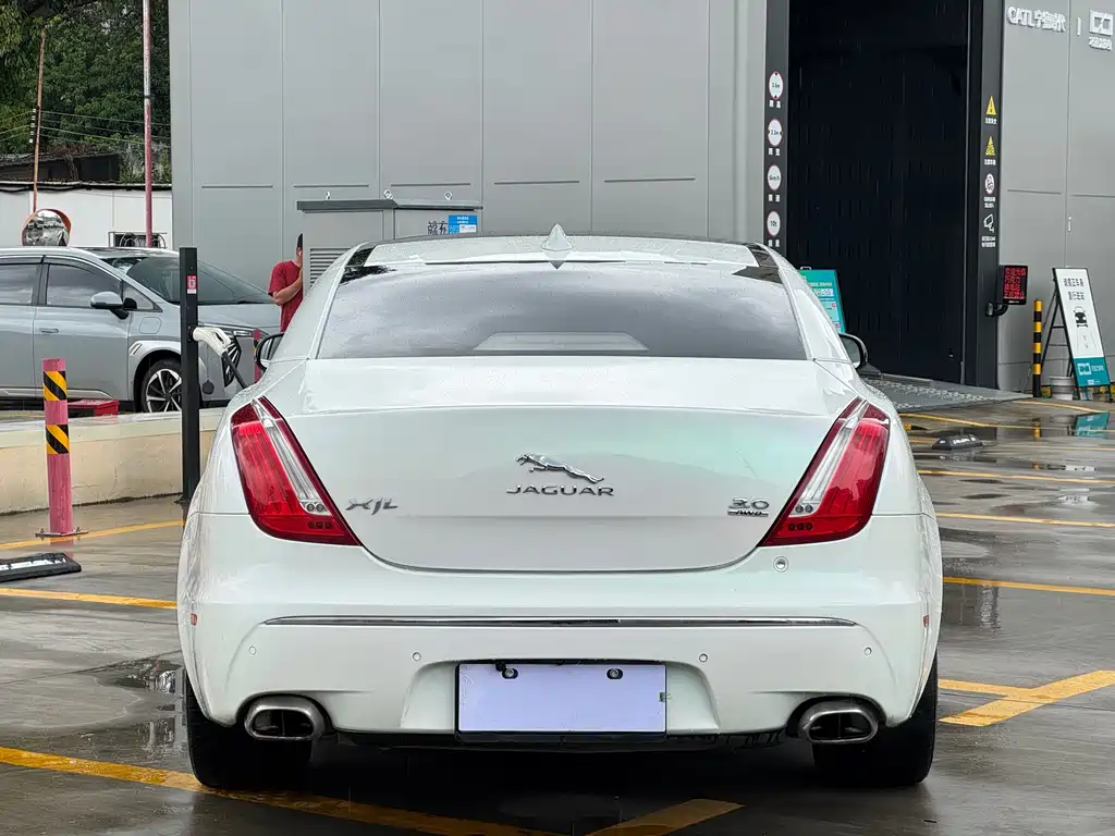 Jaguar XJ — миниатюра 10