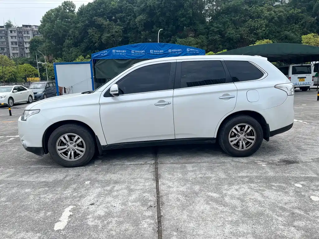 Mitsubishi Outlander (Import) — миниатюра 7