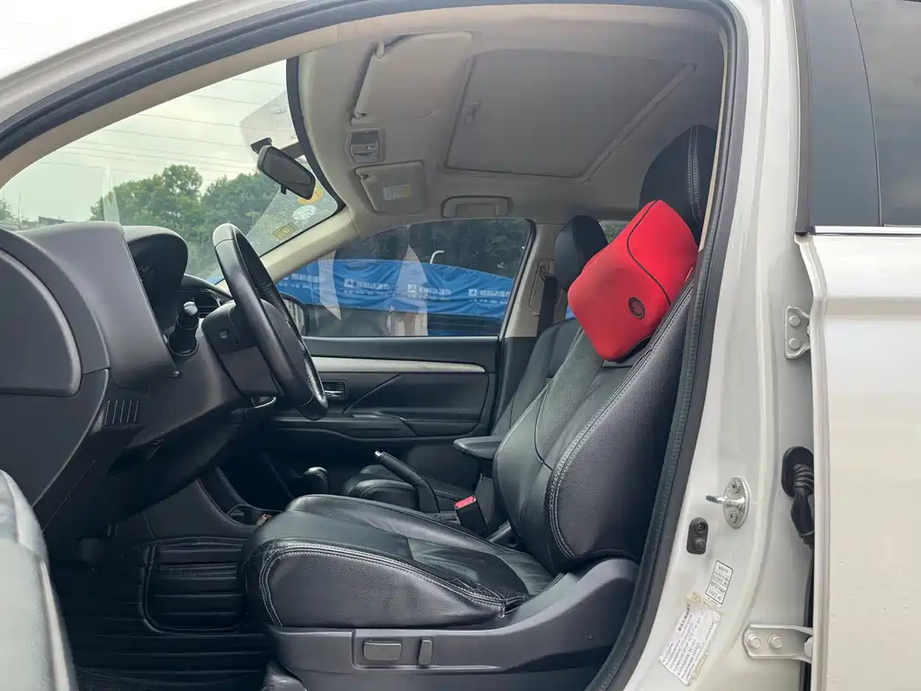 Mitsubishi Outlander (Import) — миниатюра 13