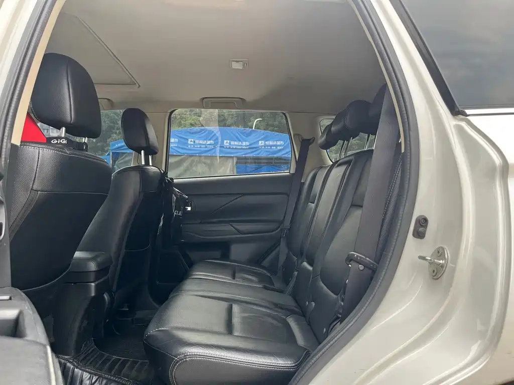 Mitsubishi Outlander (Import) — миниатюра 15