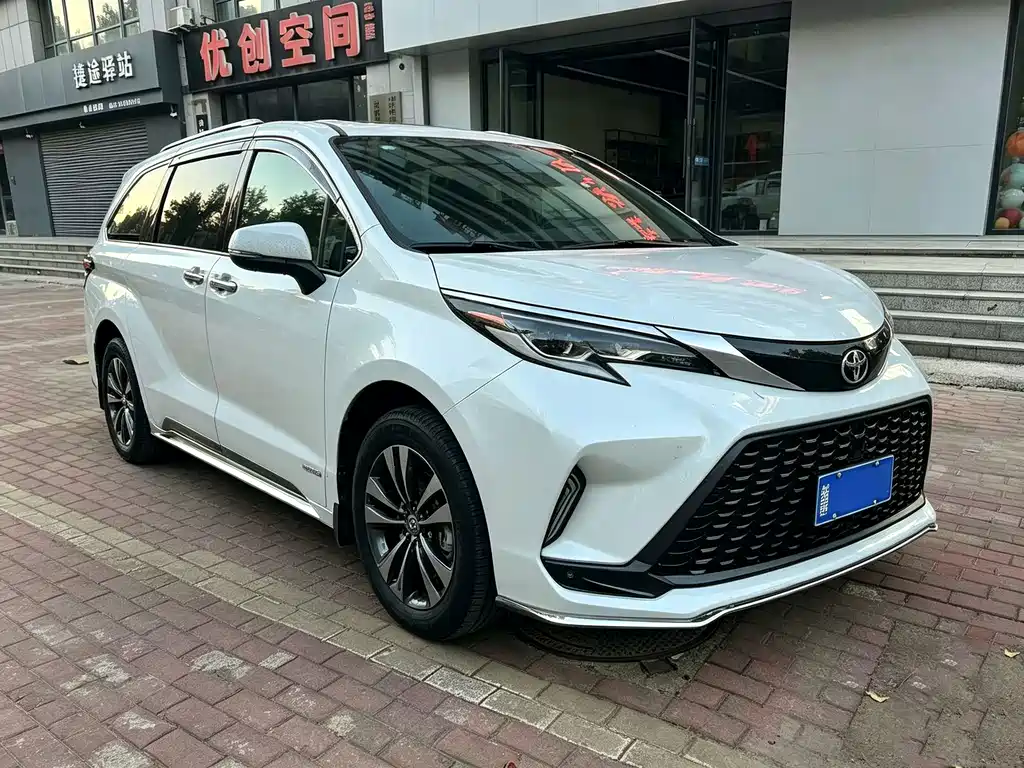 Toyota Granvia — миниатюра 3