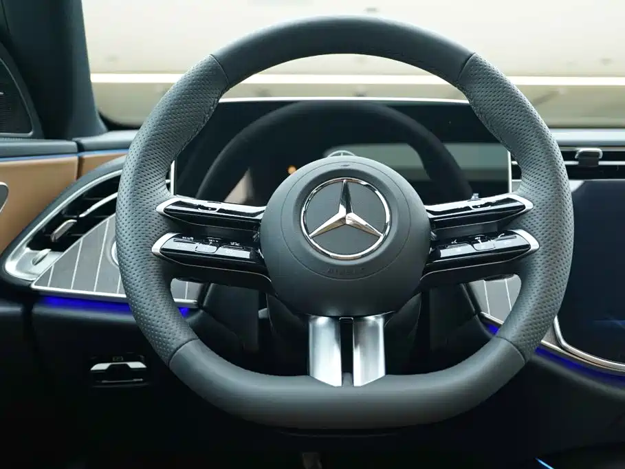 Mercedes-Benz E-Class — миниатюра 15