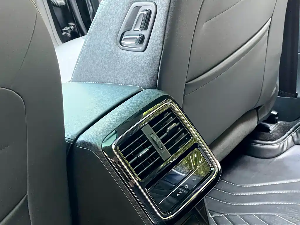 Volkswagen Passat PHEV — миниатюра 18
