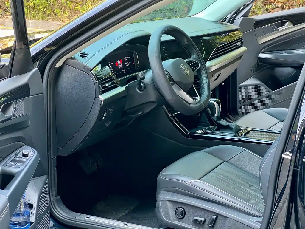 Volkswagen Passat PHEV — миниатюра 10