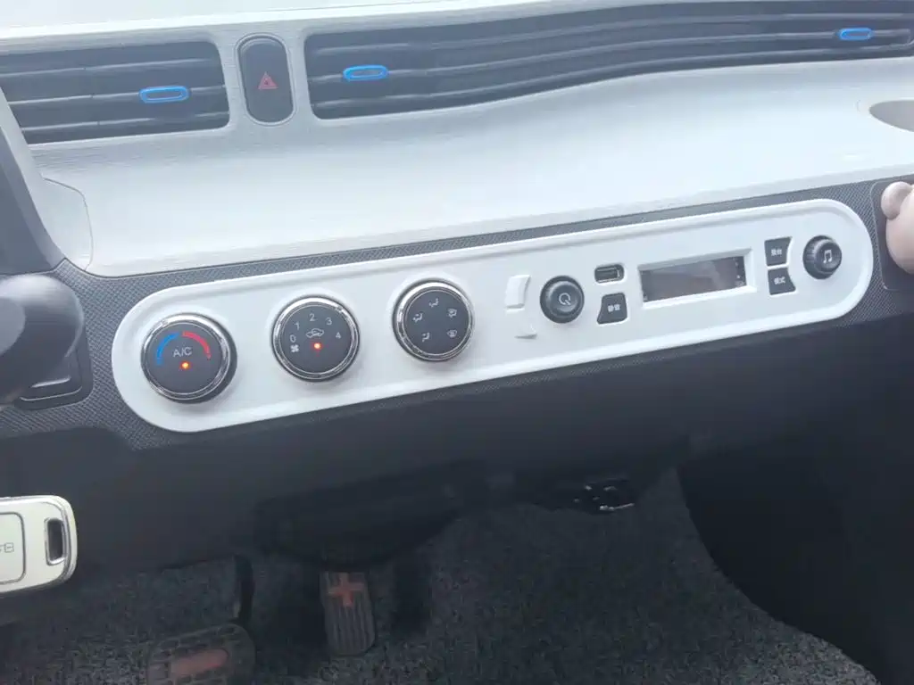 Wuling MINIEV — миниатюра 13