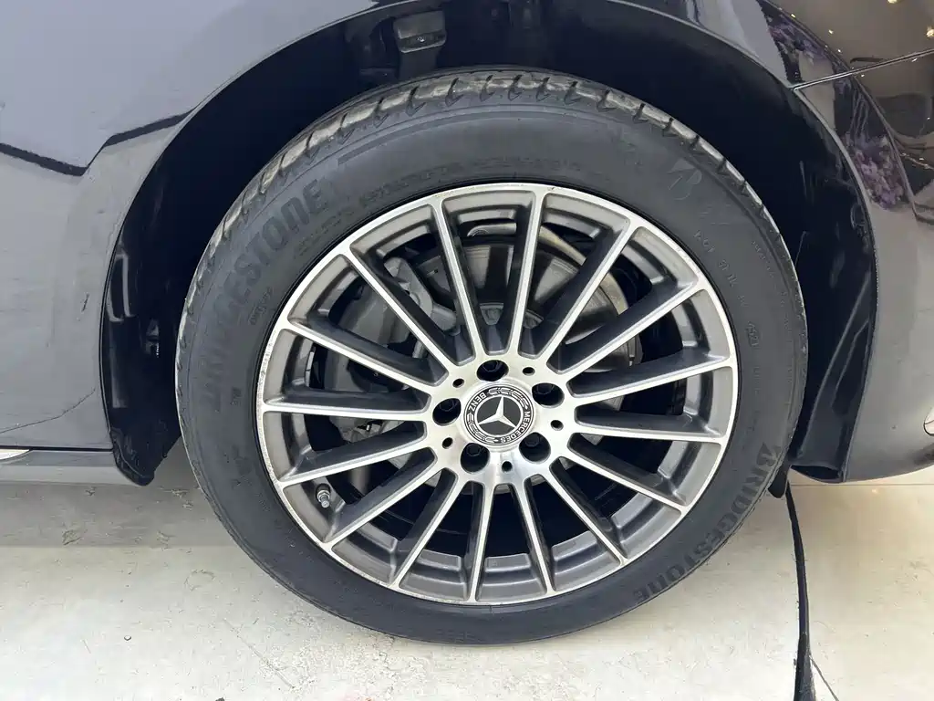 Mercedes-Benz E-Class — миниатюра 18