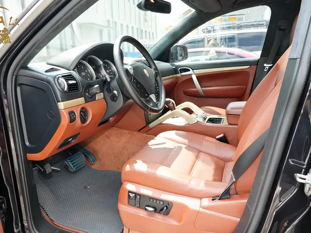 Porsche Cayenne — миниатюра 9