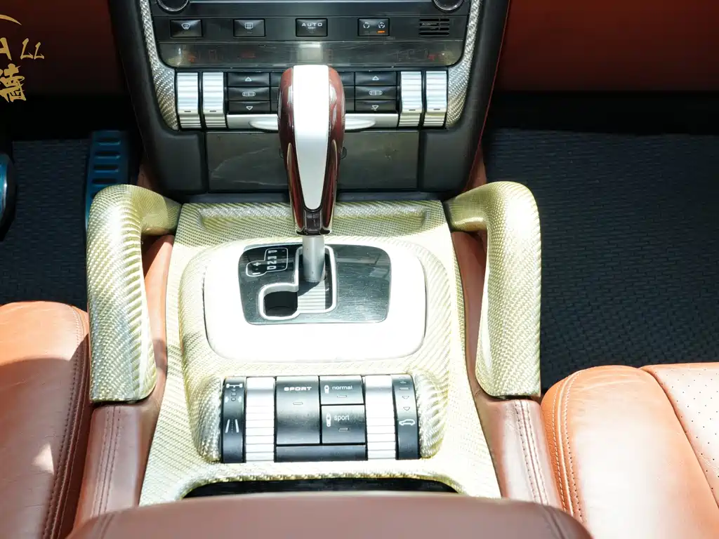 Porsche Cayenne — миниатюра 12
