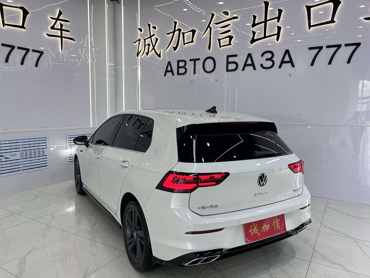 Volkswagen Golf 1.4 л 2022 г. Белый, пробег 21000 км