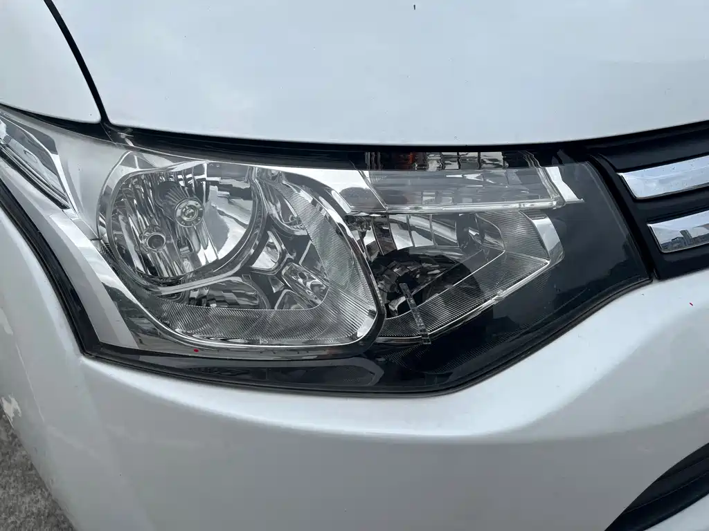 Mitsubishi Outlander (Import) — миниатюра 5