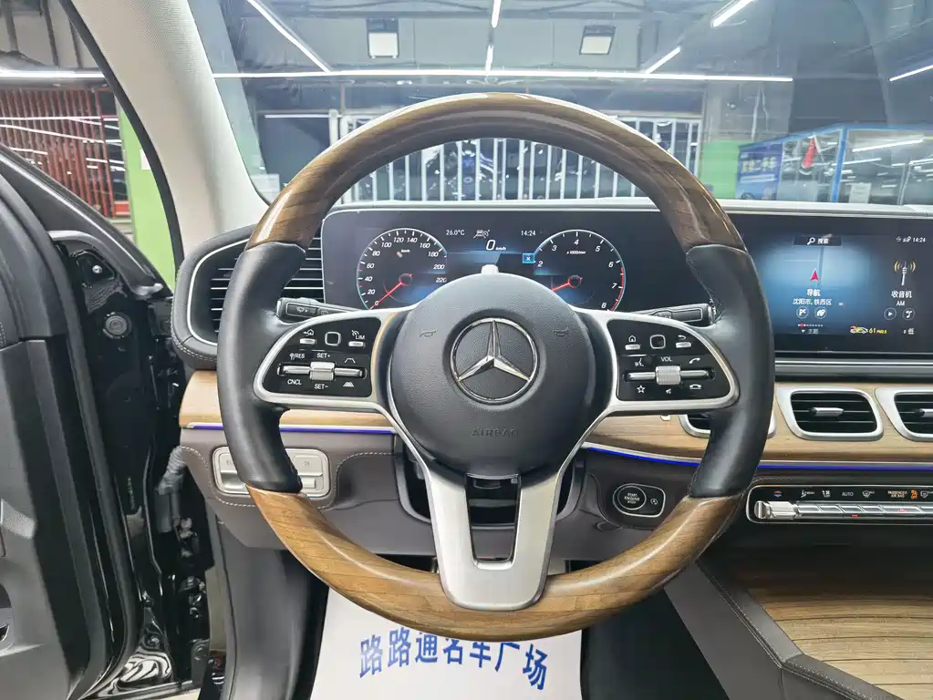 Mercedes-Benz GLS — миниатюра 10