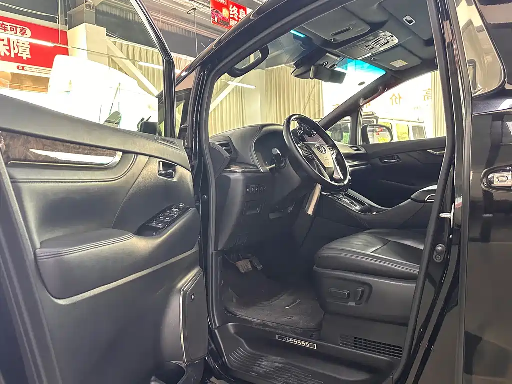 Toyota Vellfire — миниатюра 3