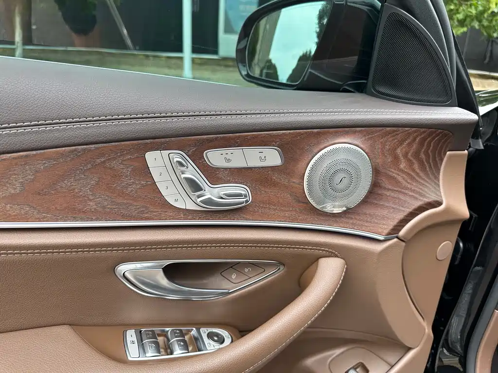 Mercedes-Benz E-Class — миниатюра 14