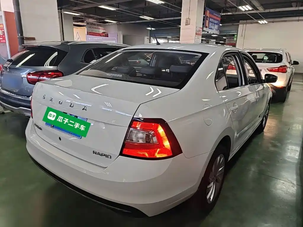 Skoda Rapid — миниатюра 7