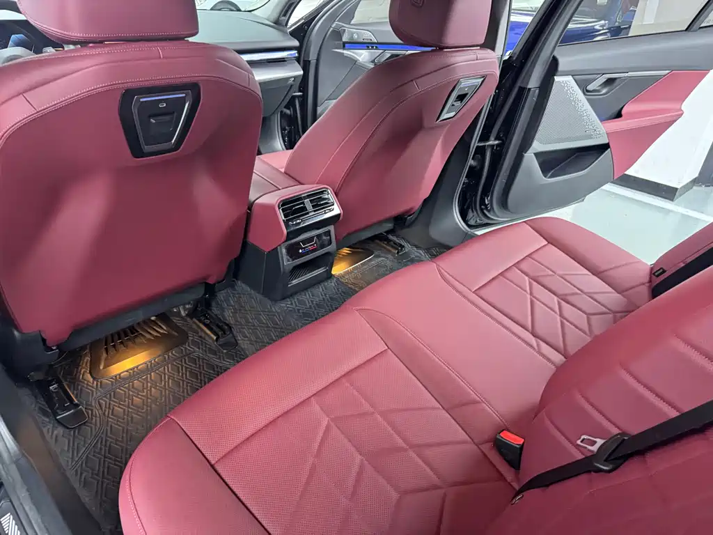 BMW 5 Series — миниатюра 13