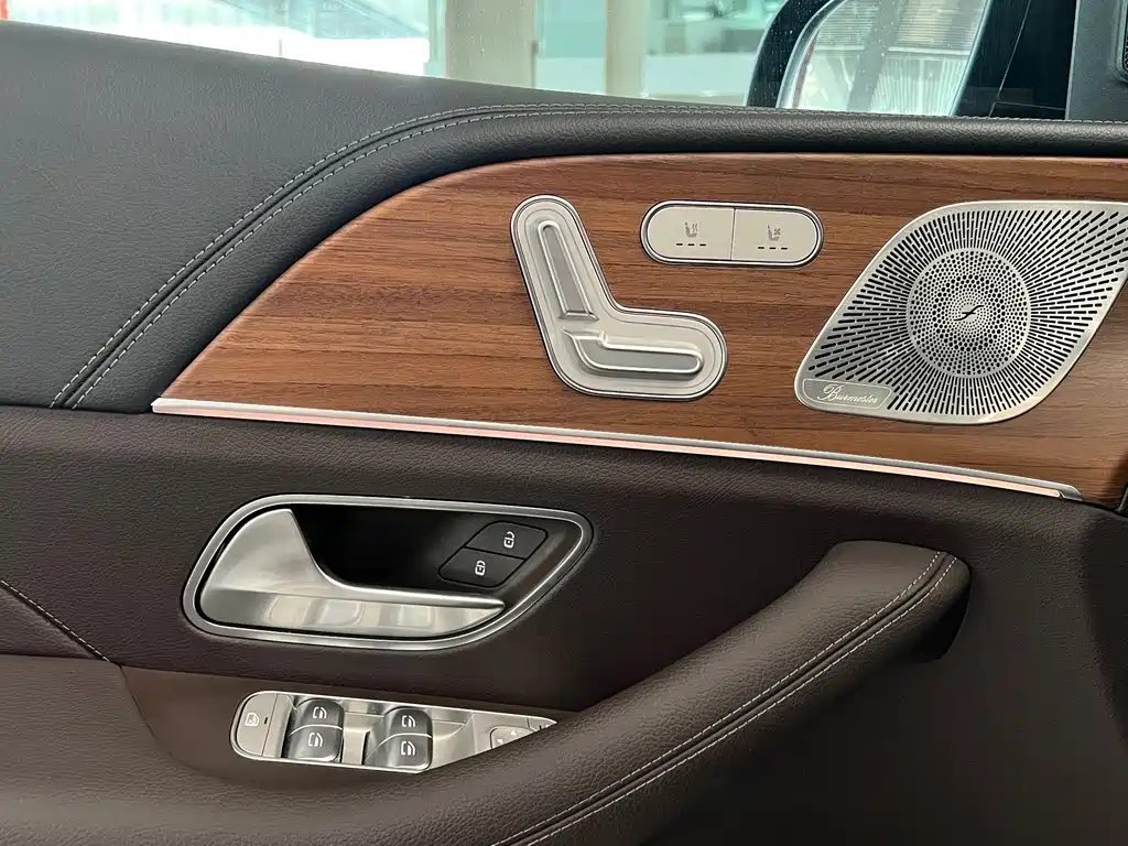 Mercedes-Benz GLS — миниатюра 8