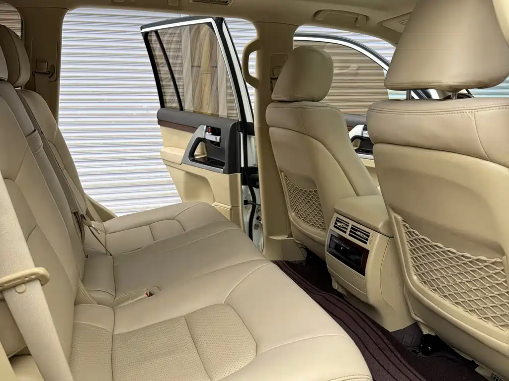 Toyota Land Cruiser 2017 5.7L