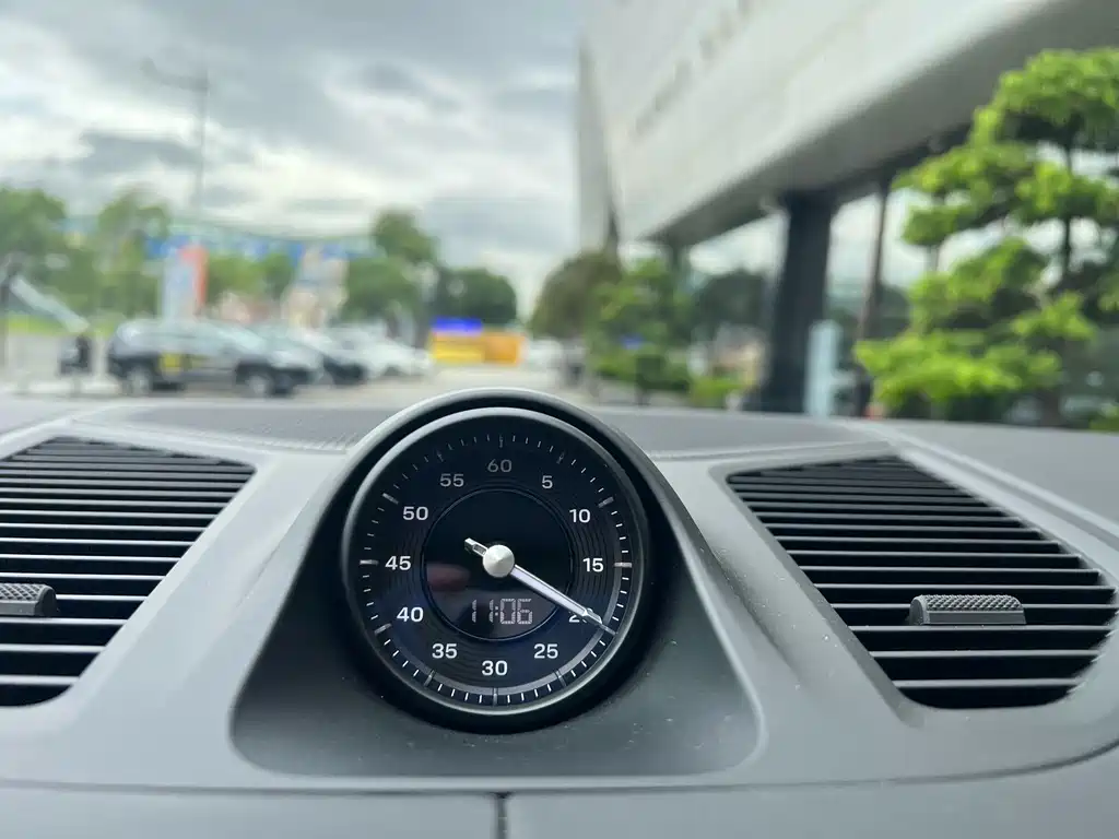 Porsche Cayenne — миниатюра 9