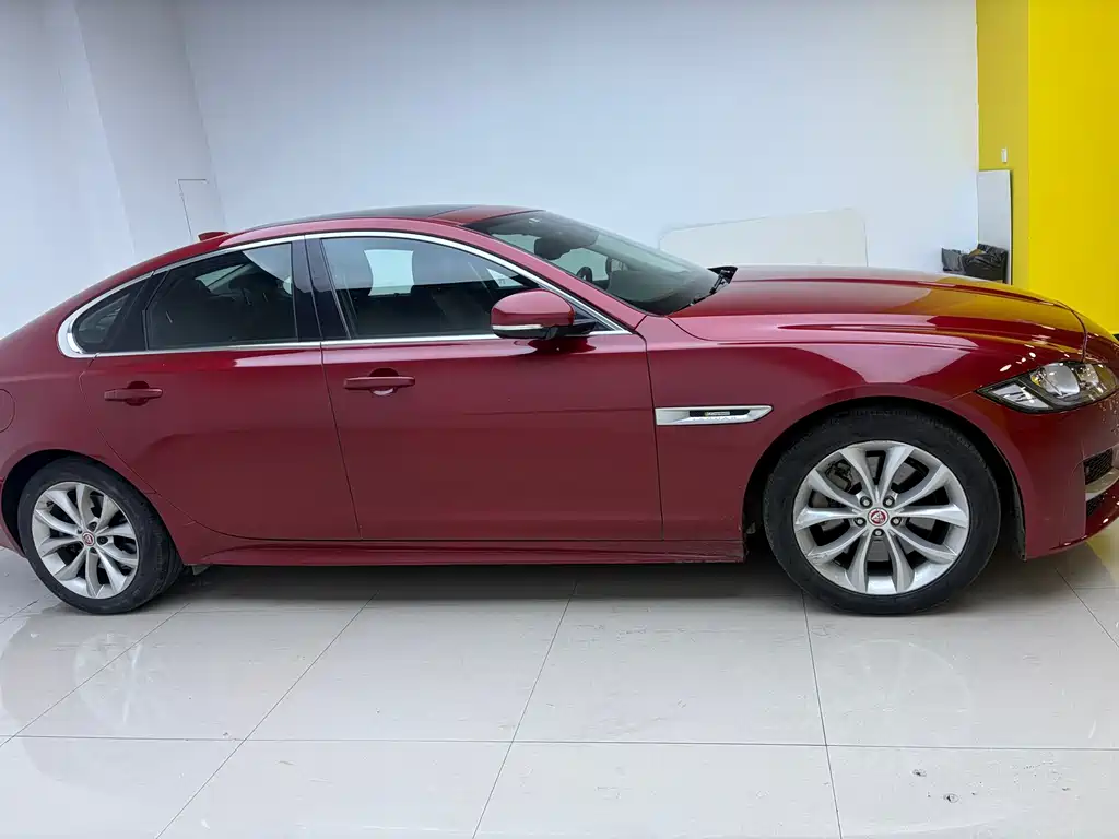 JAGUAR XF