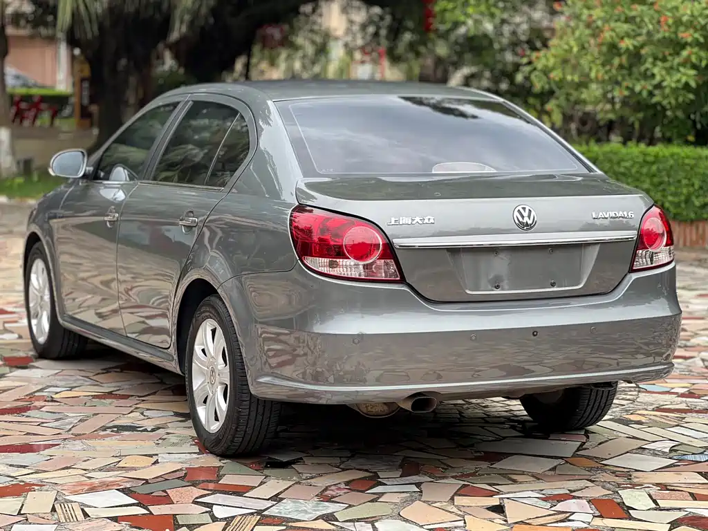 Volkswagen Lavida 2011 1.6L AT