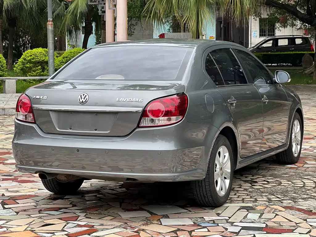 Volkswagen Lavida 2011 1.6L AT