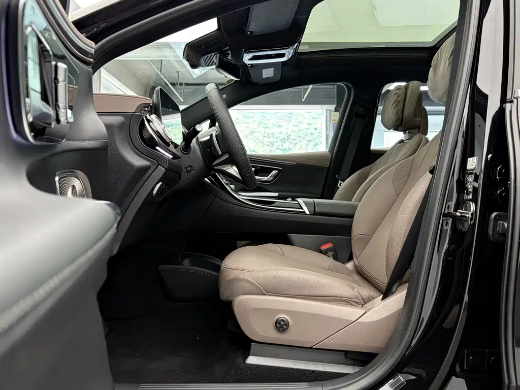 Mercedes-Benz EQE SUV — миниатюра 16