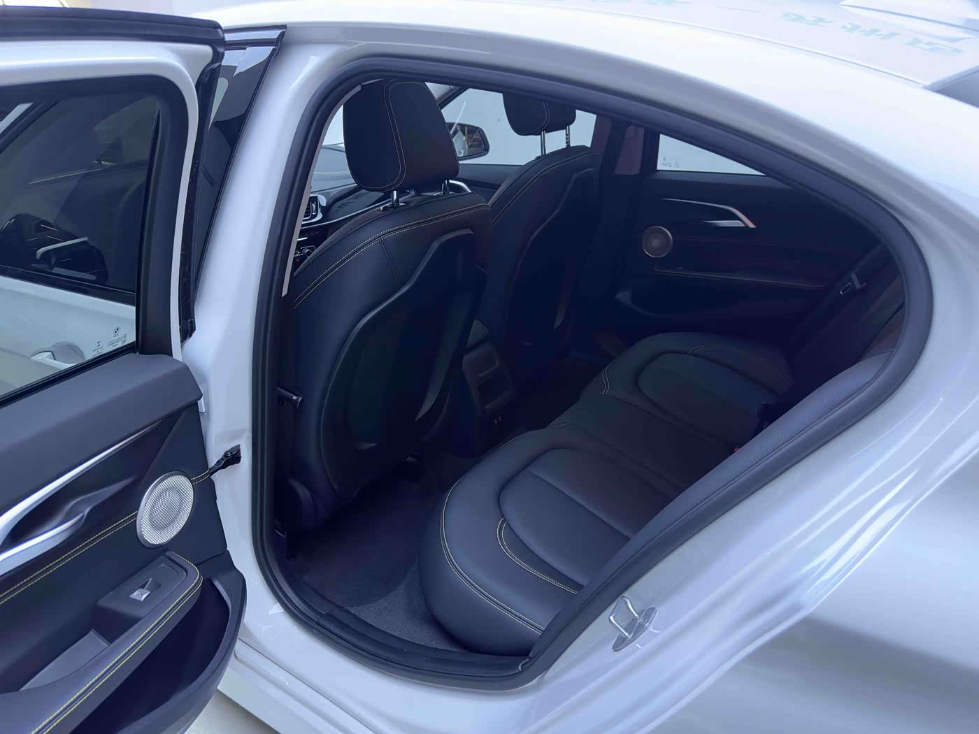 BMW 1 Series 1.5 л 2023 г. Белый, пробег 6000 км