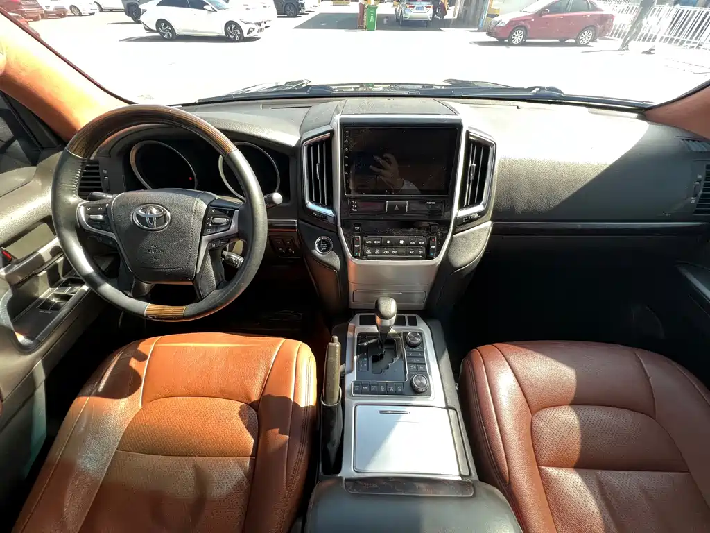 Toyota Land Cruiser 2010 4.0L AT VX