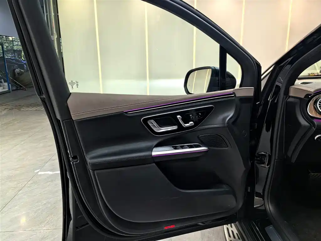 MERCEDES-BENZ EQE SUV