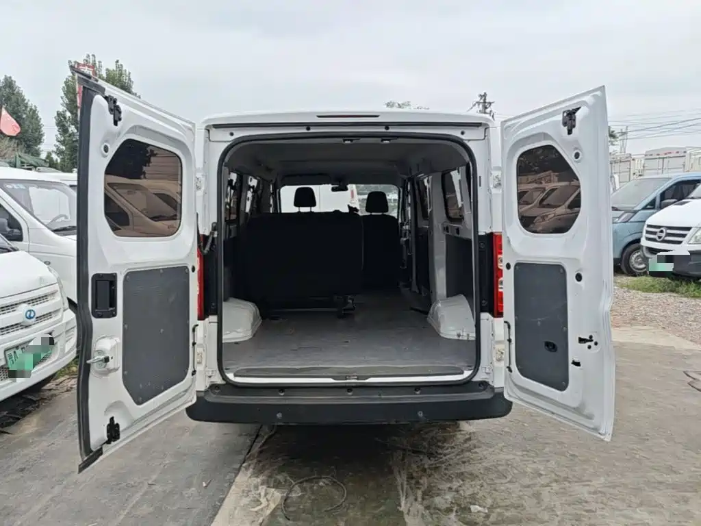 Wuling Yangguang — миниатюра 19