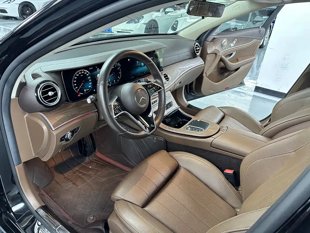 Mercedes-Benz E-Class — миниатюра 5
