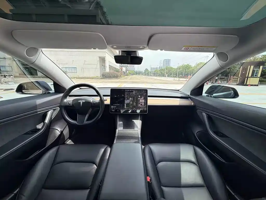 Tesla Model 3 — миниатюра 8