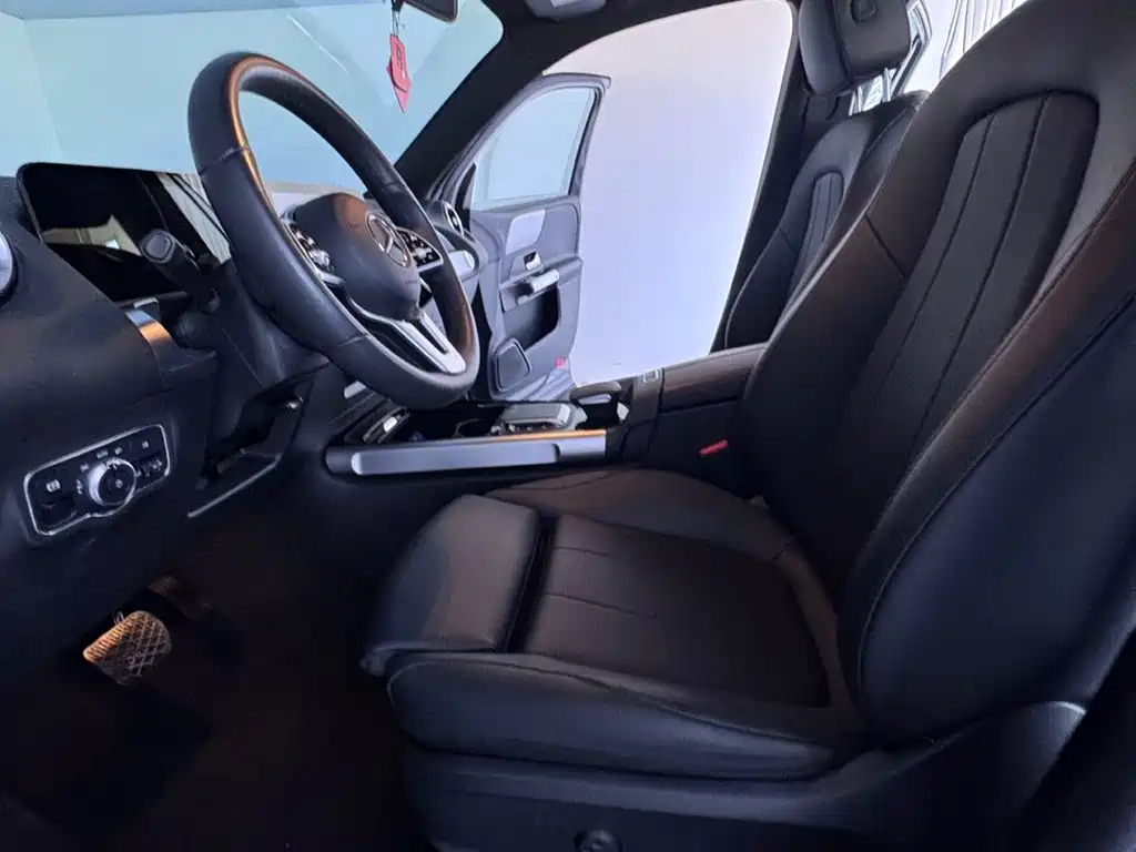 Mercedes-Benz GLB — миниатюра 19
