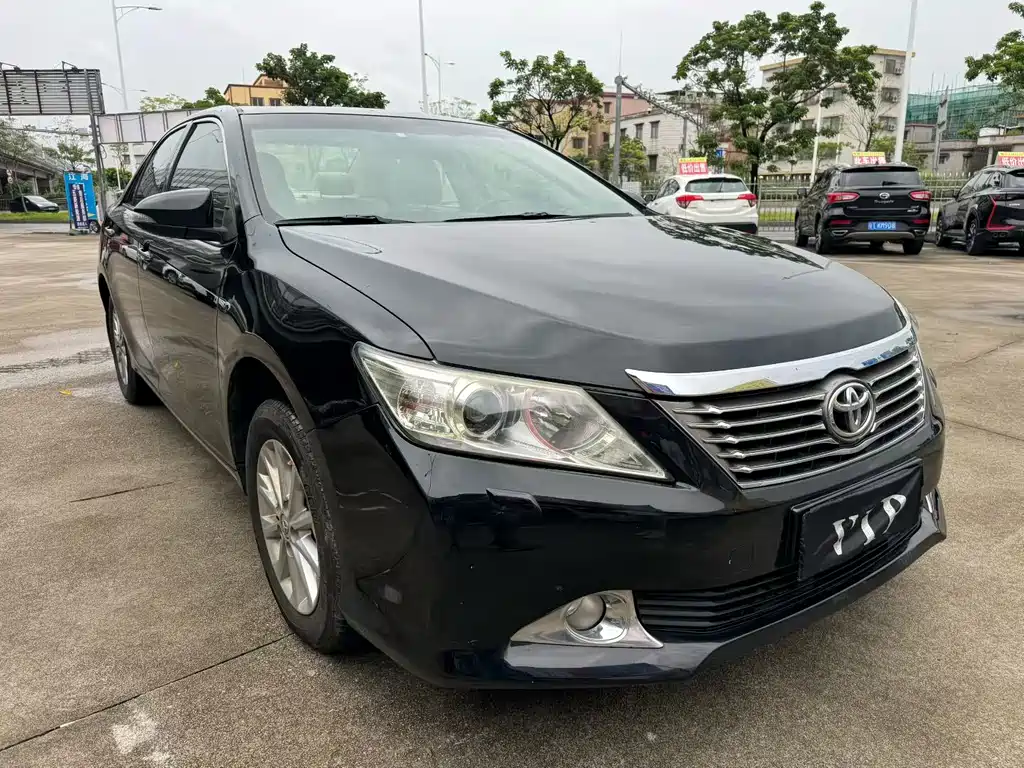 Toyota Camry — миниатюра 3