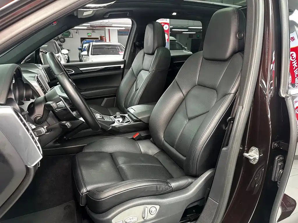 Porsche Cayenne — миниатюра 21