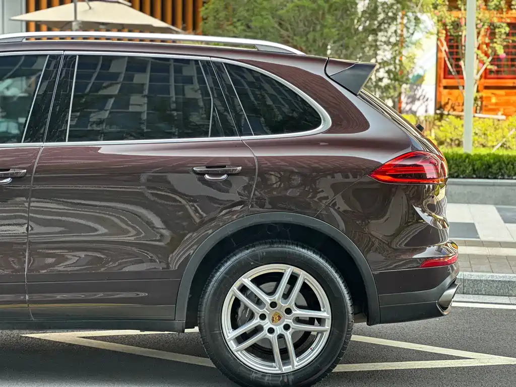 Porsche Cayenne — миниатюра 31