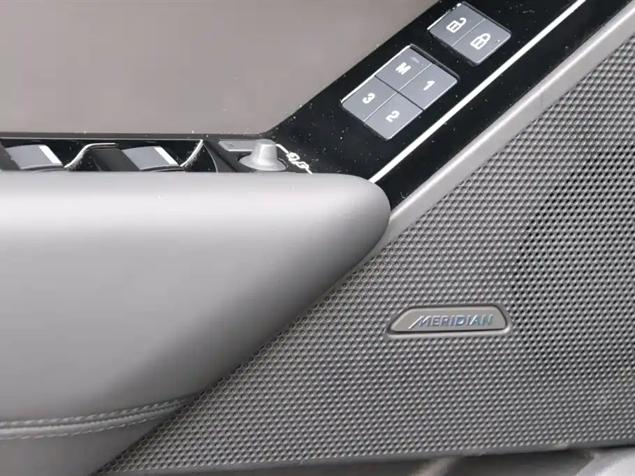 Land Rover Velar — миниатюра 20